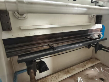 Hydraulic sheet metal bending machine WE67Y